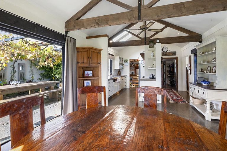 Photo of property in 475 Frankley Road, Hurworth, New Plymouth, 4371