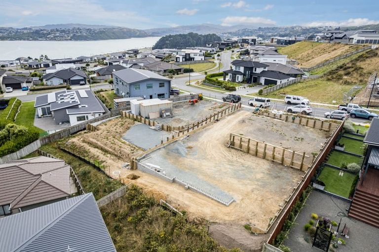 Photo of property in 4 Te Hoiere Street, Aotea, Porirua, 5024