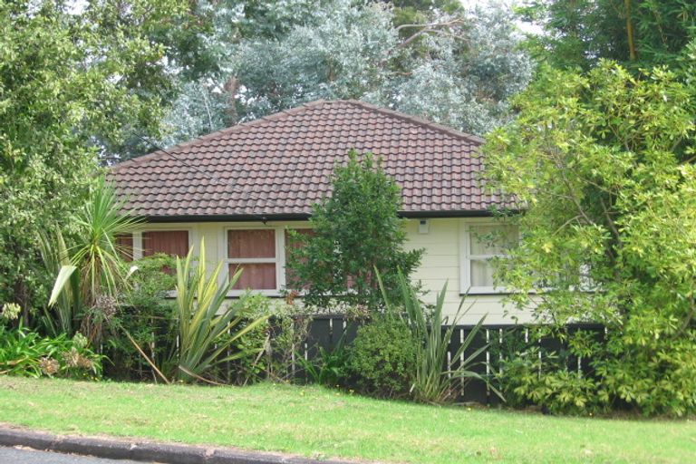 Photo of property in 28 Highland Avenue, Titirangi, Auckland, 0604