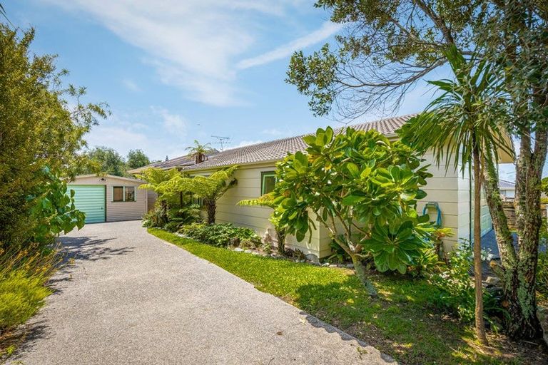 Photo of property in 11 Lemnos Place, Titirangi, Auckland, 0604