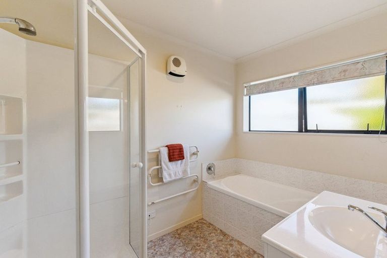 Photo of property in 32 Monarch Place, Paraparaumu Beach, Paraparaumu, 5032