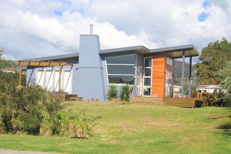 Photo of property in 705 Ocean Road, Whangamata, 3620