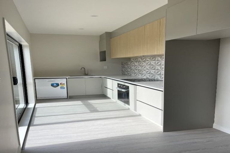 Photo of property in 21 Morus Road, Massey, Auckland, 0614