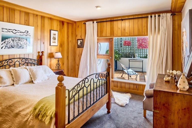 Photo of property in 76 The Crescent, Roseneath, Wellington, 6011