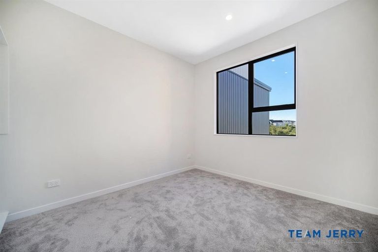 Photo of property in 20 Kuaha Road, Massey, Auckland, 0614