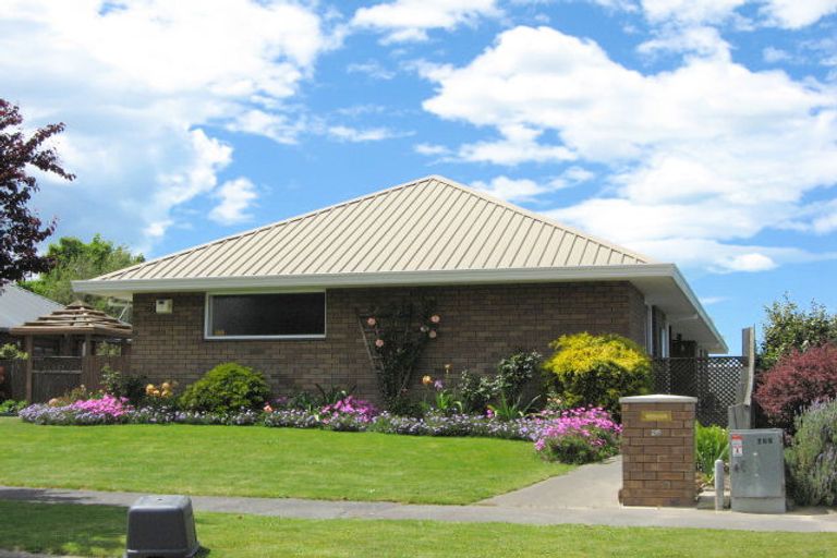 Photo of property in 28 Regent Avenue, Rangiora, 7400
