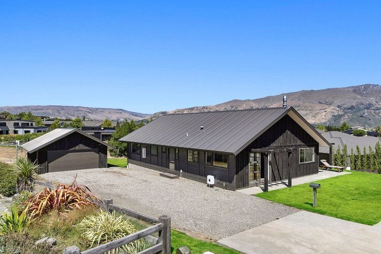 Photo of property in 52 Minaret Ridge, Wanaka, 9305