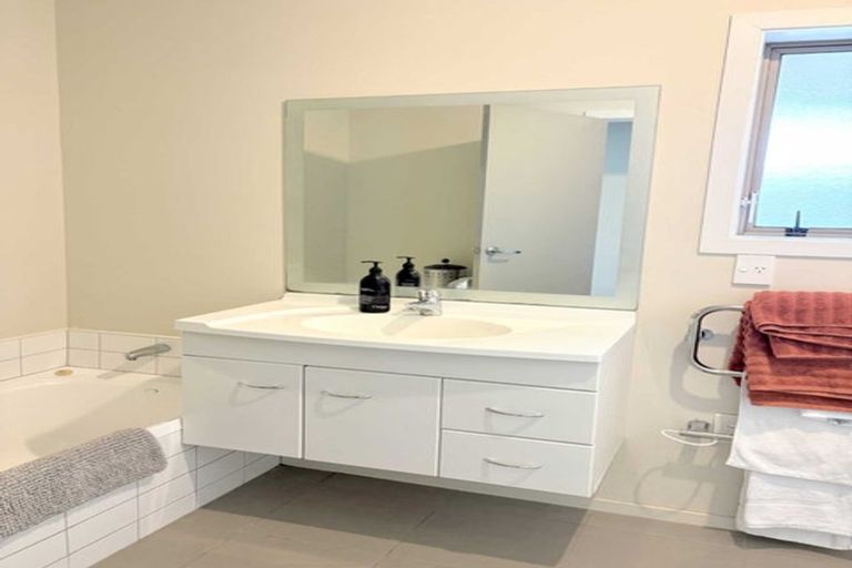 Photo of property in 37/64 Kawaha Point Road, Kawaha Point, Rotorua, 3010