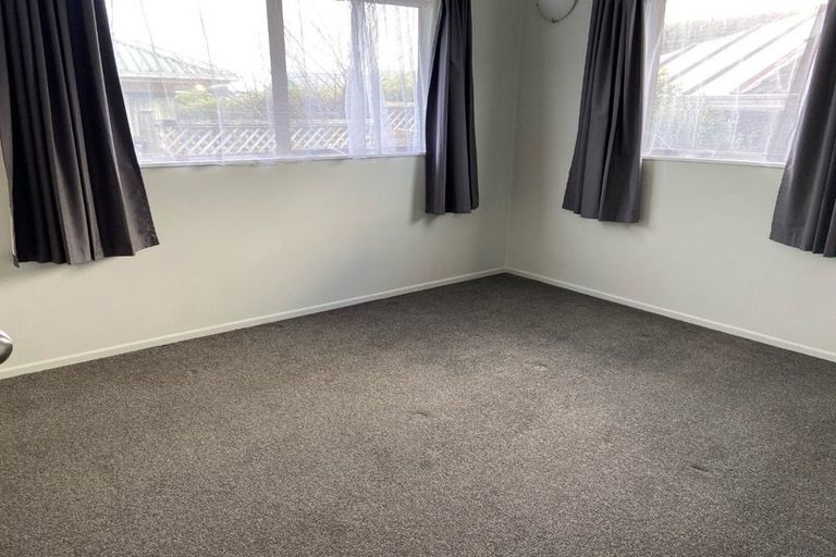 Photo of property in 7 Chilcott Road, Henderson, Auckland, 0612