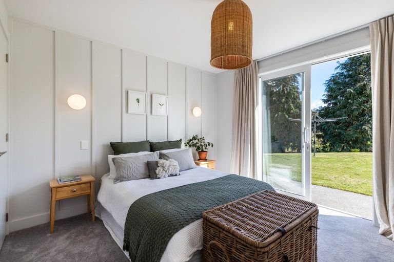 Photo of property in 5 Lens Way, Acacia Bay, Taupo, 3385