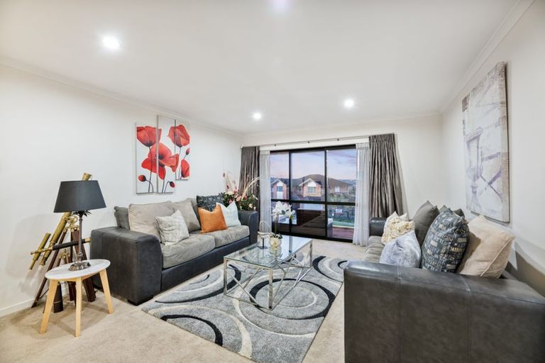 Photo of property in 2 Platinum Rise, Ranui, Auckland, 0612