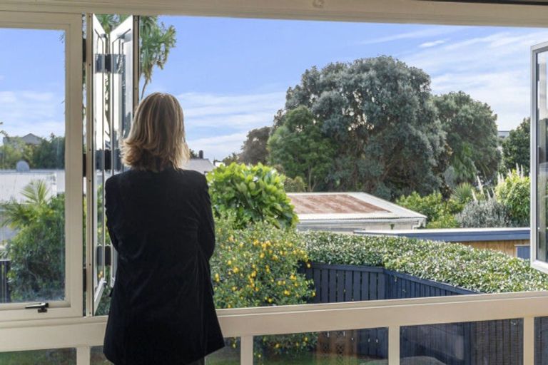 Photo of property in 37 Mcfarlane Street, Oakura, 4314