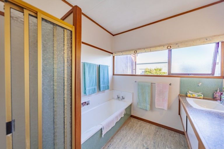 Photo of property in 2449 State Highway 2, Waipukurau, 4281