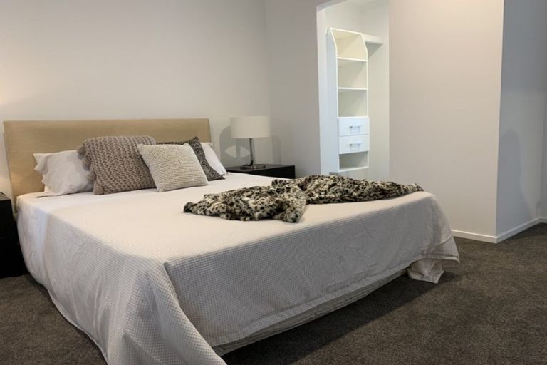 Photo of property in 19 Papa Orchard Drive, Kumeu, 0810