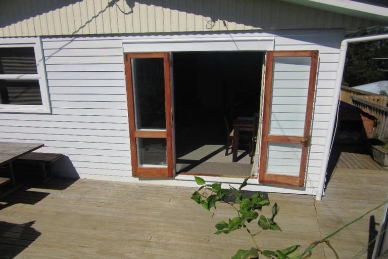 Photo of property in 1/28 Merton Avenue, Glenfield, Auckland, 0627