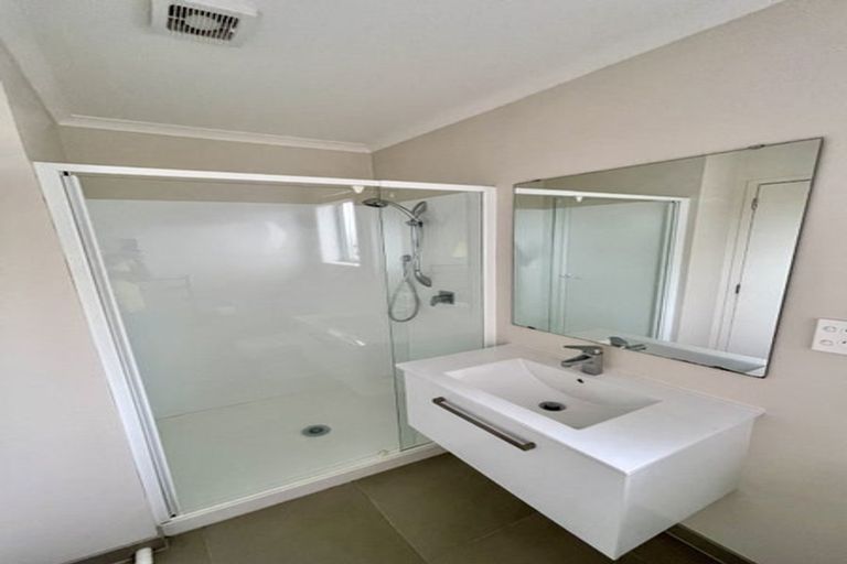 Photo of property in 18 Akeake Lane, Manurewa, Auckland, 2102