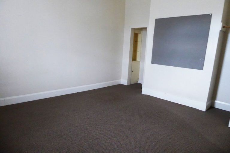 Photo of property in 33 Mcgiffert Street, Palmerston North, 4410