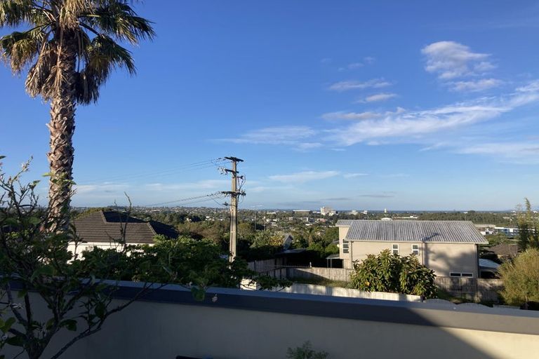 Photo of property in 7 Martin Crescent, Northcote, Auckland, 0627