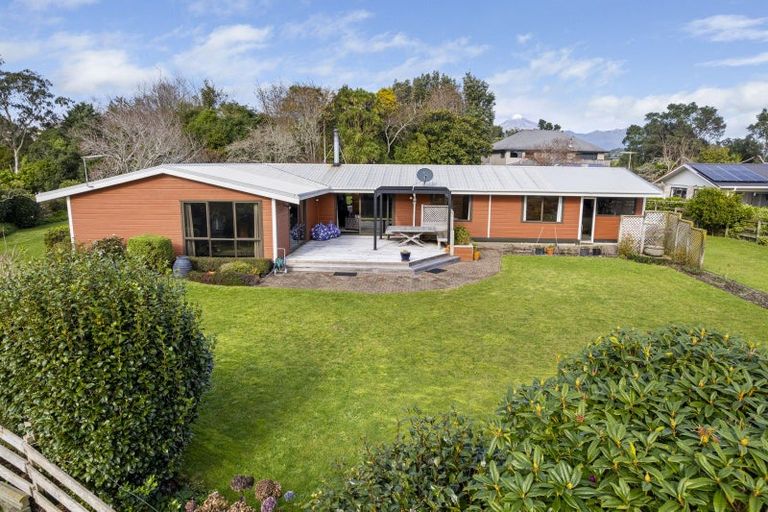 Photo of property in 6 Byron Place, Whalers Gate, New Plymouth, 4310