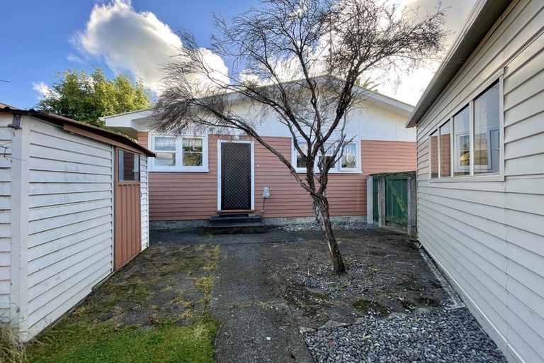 Photo of property in 2 Matuku Street, Heretaunga, Upper Hutt, 5018