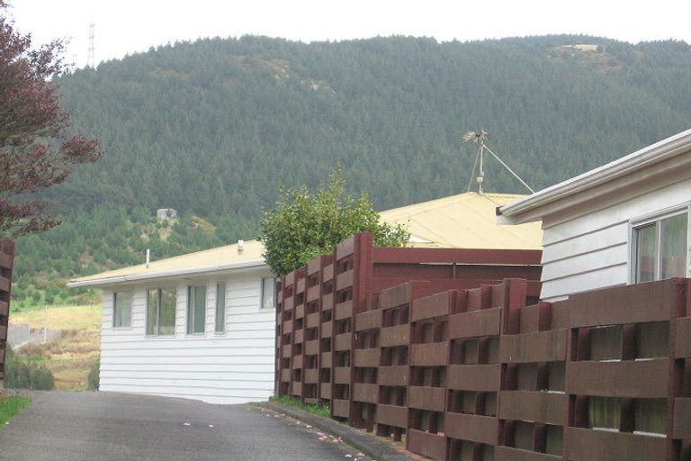 Photo of property in 94f1 Taylor Terrace, Tawa, Wellington, 5028