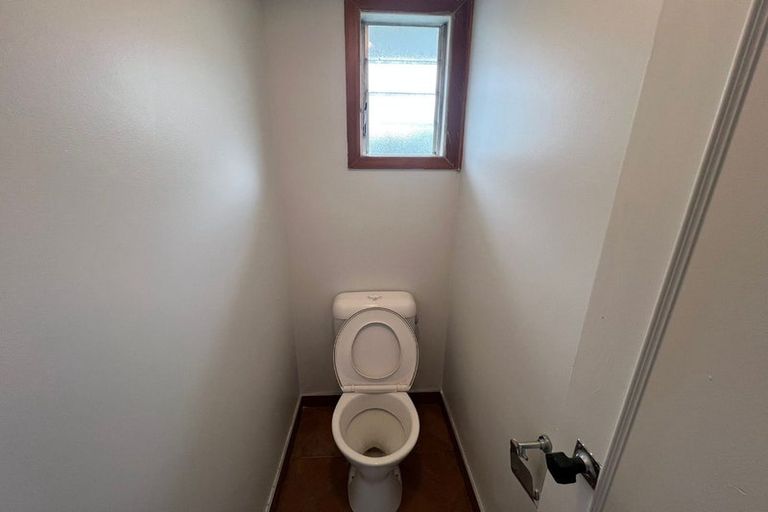 Photo of property in 31 Essex Street, Te Atatu South, Auckland, 0610