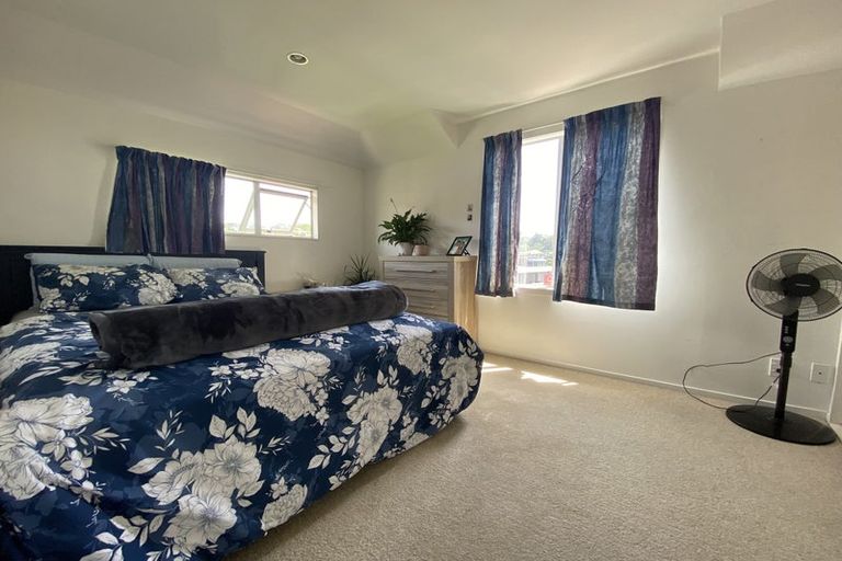 Photo of property in 1b Bould Street, Johnsonville, Wellington, 6037
