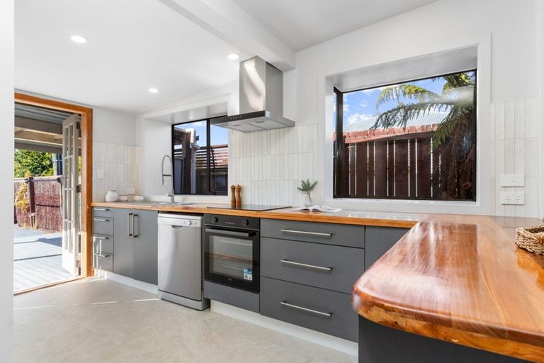 Photo of property in 18 Tilford Street, Woolston, Christchurch, 8062