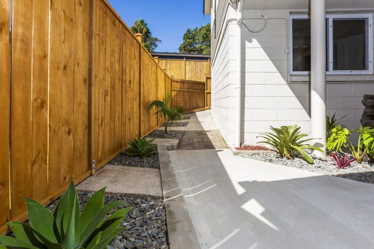 Photo of property in 43 Valley View Road, Glenfield, Auckland, 0629