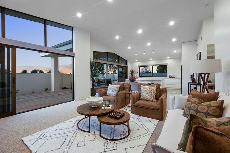 Photo of property in Mangorei Road, Strandon, 4312