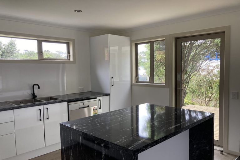 Photo of property in 4 Miles Crescent, Newlands, Wellington, 6037