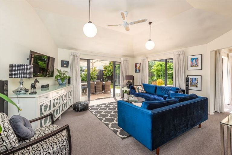 Photo of property in 2/25 Gamblins Road, Saint Martins, Christchurch, 8022