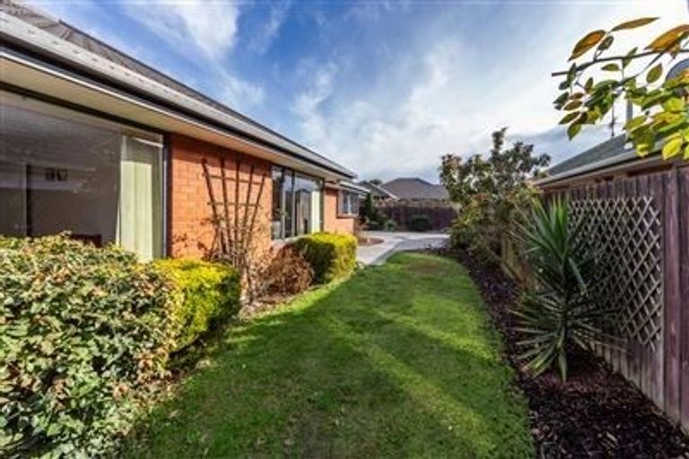 Photo of property in 5 Murfitt Place, Sockburn, Christchurch, 8042