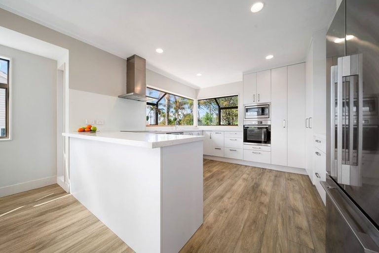 Photo of property in 10 Toroa Street, Torbay, Auckland, 0630