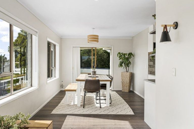 Photo of property in 2 Melandra Road, Stanmore Bay, Whangaparaoa, 0932