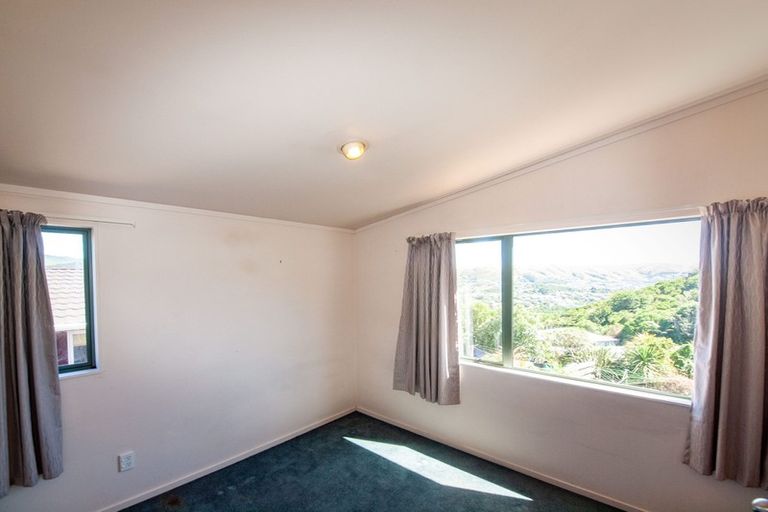 Photo of property in 84a Stewart Drive, Newlands, Wellington, 6037