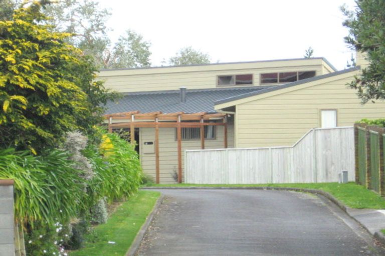 Photo of property in 15a Saint Ives Grove, Whalers Gate, New Plymouth, 4310