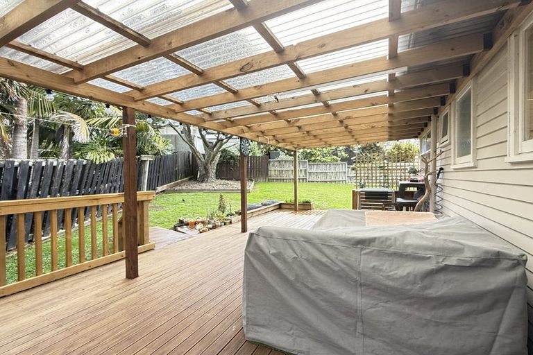 Photo of property in 31 Spinella Drive, Bayview, Auckland, 0629