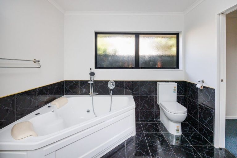 Photo of property in 31-33 Oak Crescent, Ashhurst, 4810