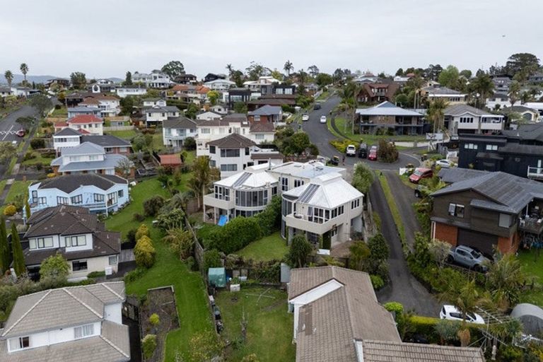 Photo of property in 1/23 Bernleigh Terrace, West Harbour, Auckland, 0618