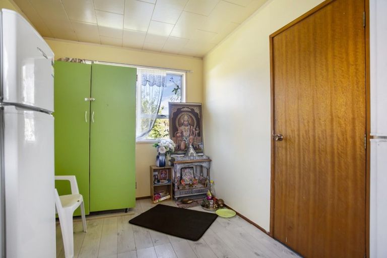 Photo of property in 15 Pipitea Place, Massey, Auckland, 0614