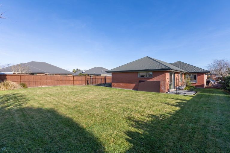 Photo of property in 4 Gwen Place, Redwood, Christchurch, 8051