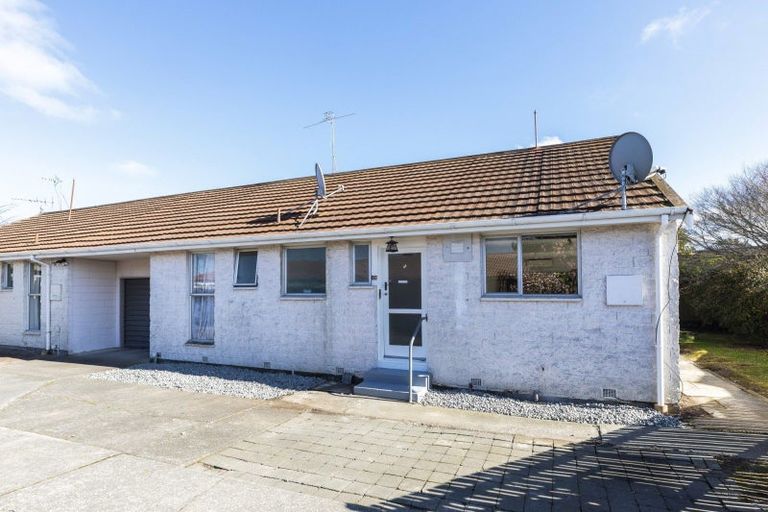 Photo of property in 2/12 Steadman Road, Broomfield, Christchurch, 8042