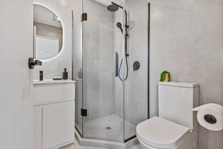 Photo of property in 4/13 Fairdale Place, Birkdale, Auckland, 0626