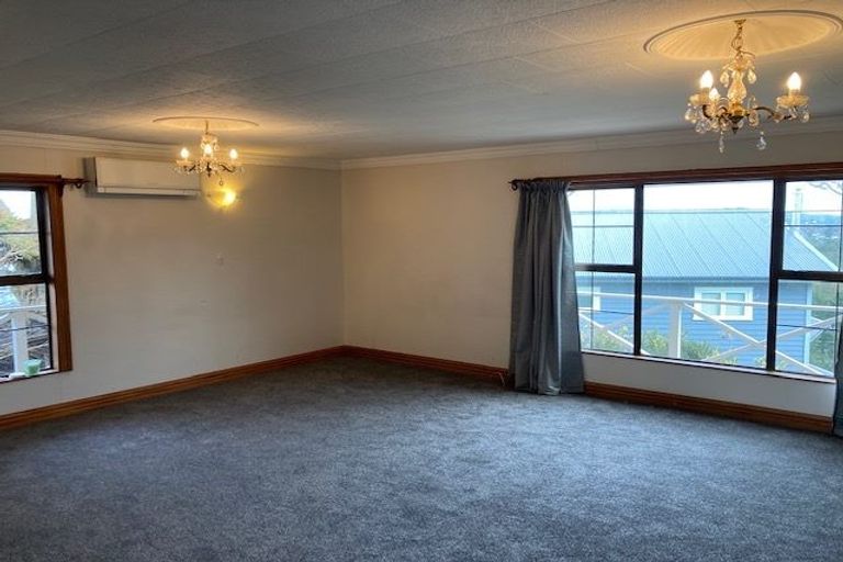 Photo of property in 10 Grumman Lane, Newlands, Wellington, 6037