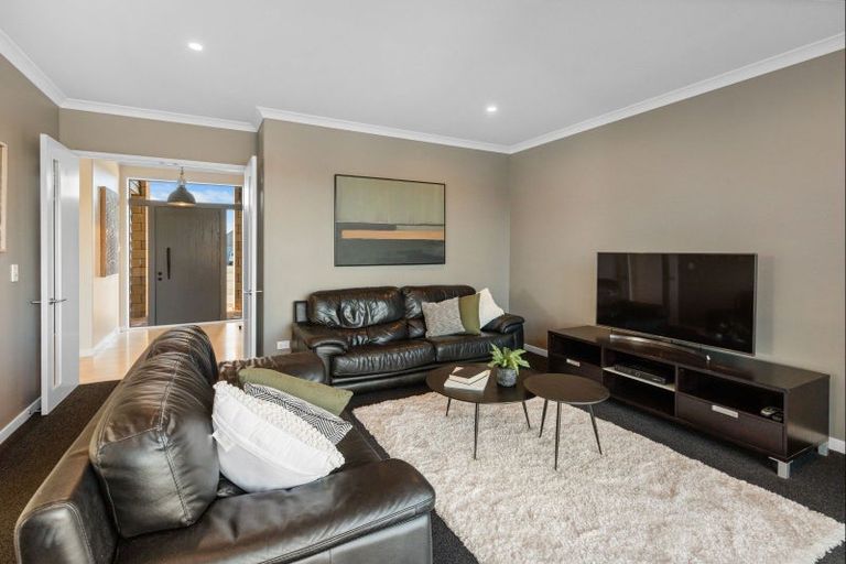 Photo of property in 14 Glenfinnan Place, West Melton, 7618