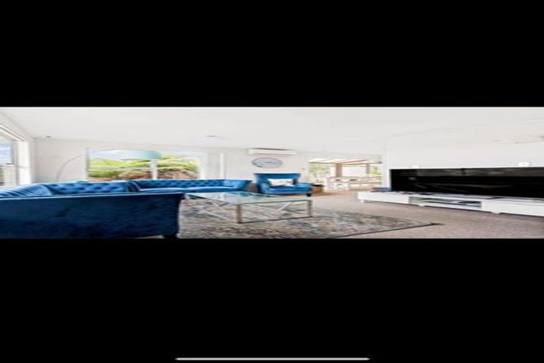 Photo of property in 16 Glenbervie Crescent, Massey, Auckland, 0614