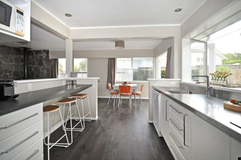 Photo of property in 28 Choice Avenue, Henderson, Auckland, 0612