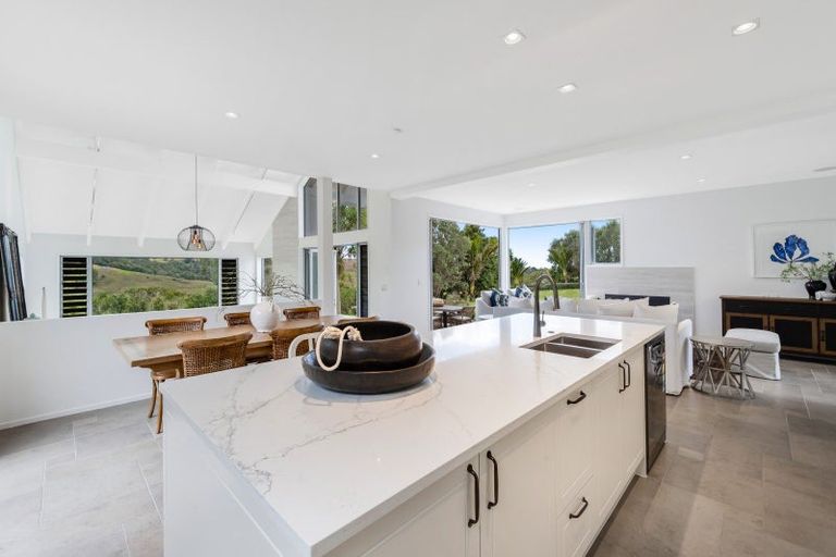 Photo of property in 122 Brownhill Road, Whitford, Manurewa, 2576