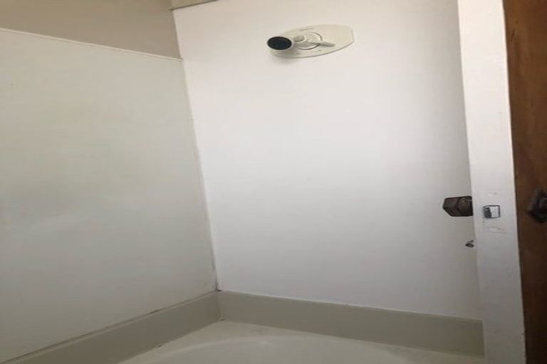 Photo of property in 3164 Great North Road, New Lynn, Auckland, 0600